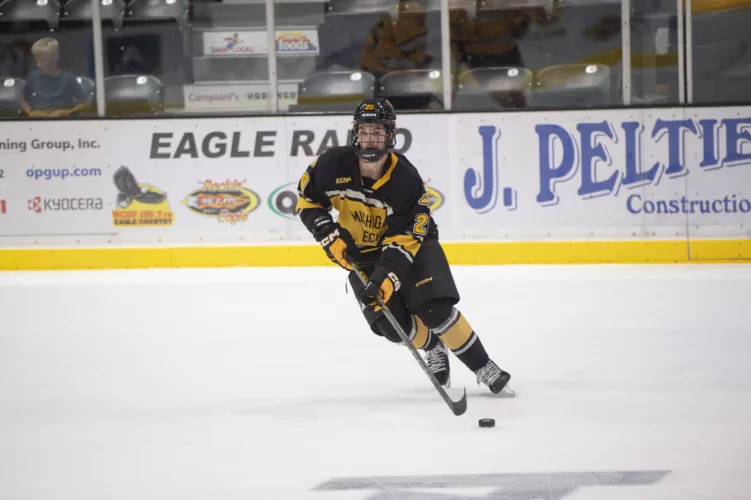 Huskies hockey debuts fresh faces along with veteran lineup